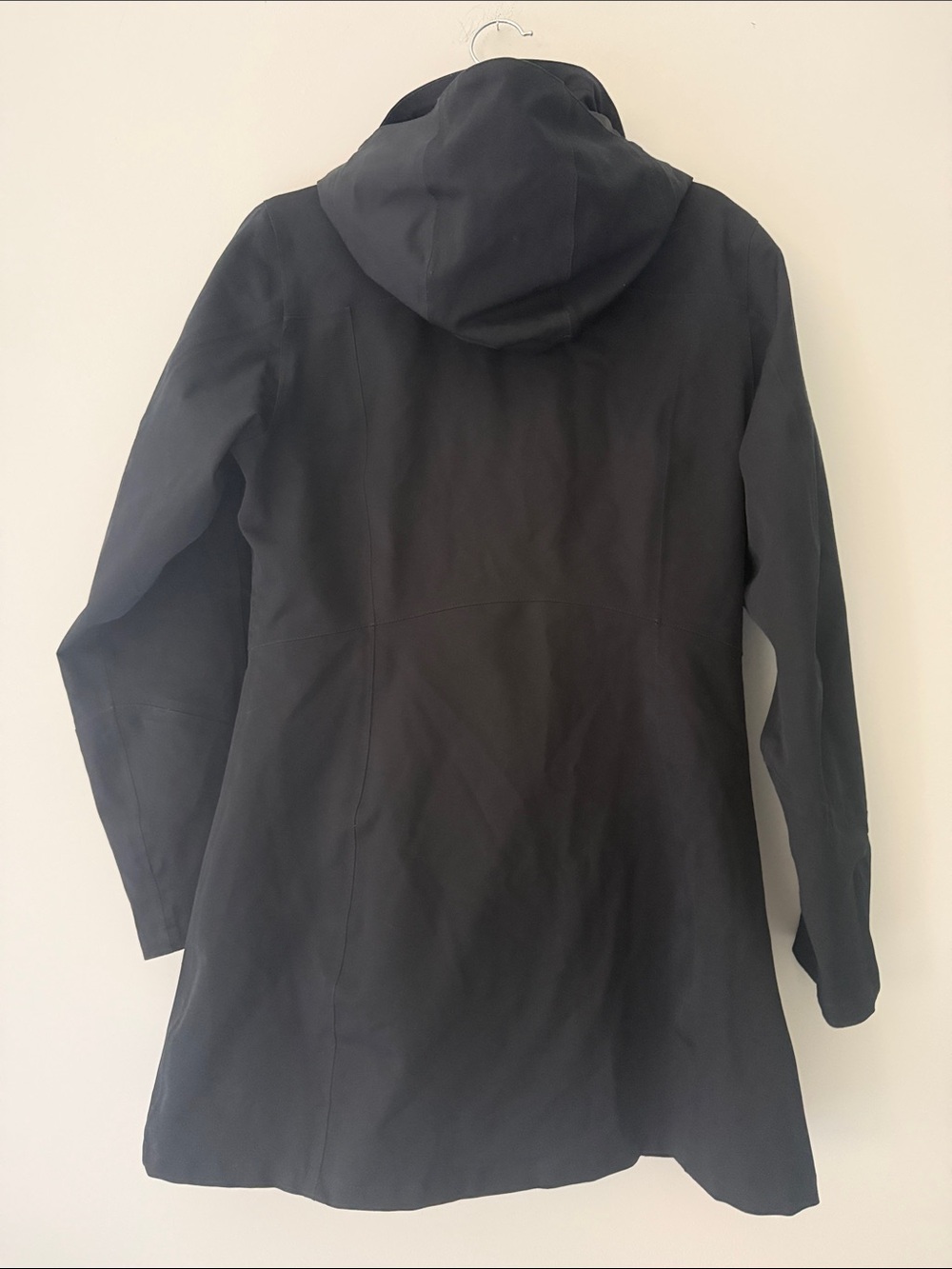 Patagonia Women’s Black Rain Jacket - Picture 5 of 7